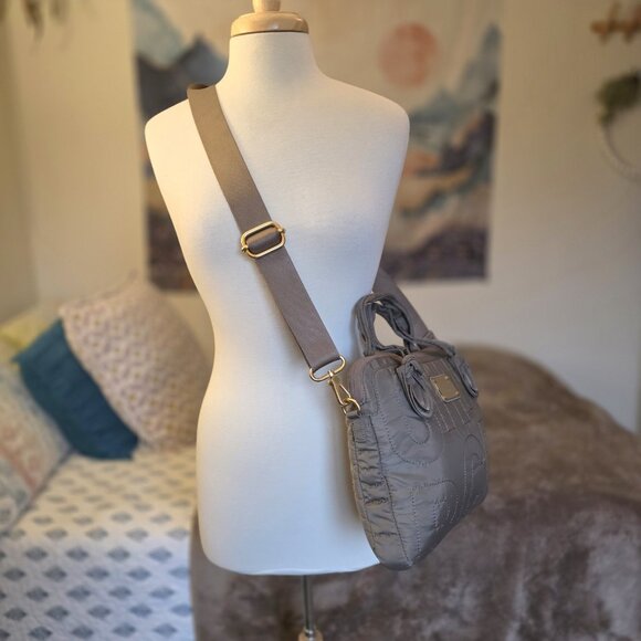 Marc by Marc Jacobs Quilted Nylon Laptop Bag Taupe Gray Gold Hardware Crossbody - Picture 2 of 16